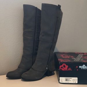 Fergalicious Tuneup boot in gray size 7